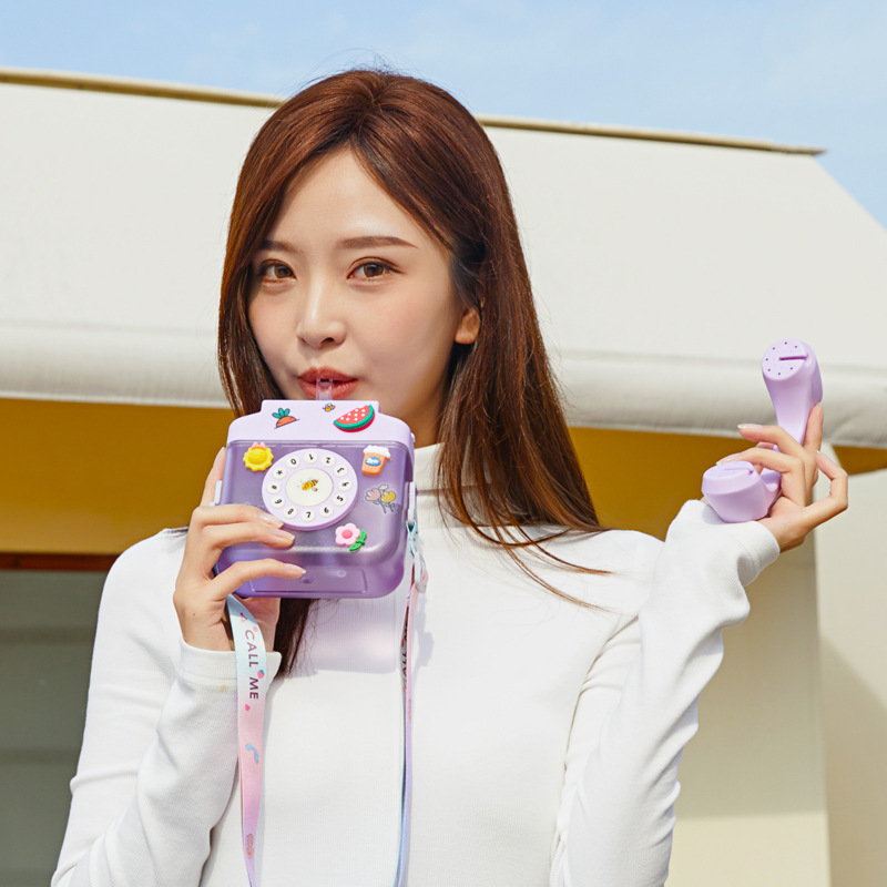 Fábrica directa personalizada estándar europeo taza de paja de comercio exterior de alto valor facial estudiante correa de plástico femenina tetera de agua telefónica