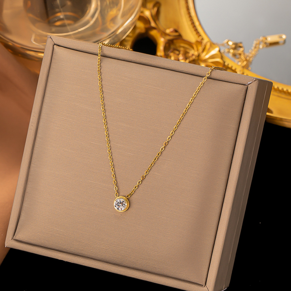 Acero de titanio elegante luz de lujo chapado en oro exquisito collar sin desvanecimiento de las mujeres del todo-fósforo de moda Red Cadena de clavícula de moda fábrica