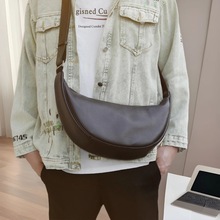 欧美跨境高端设计个性男女款头层牛皮运动斜挎单肩包大容量肩前包