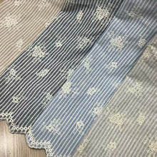 2025新款条纹小花朵重工绣花面料色织条纹布料 衬衫服装刺绣面料