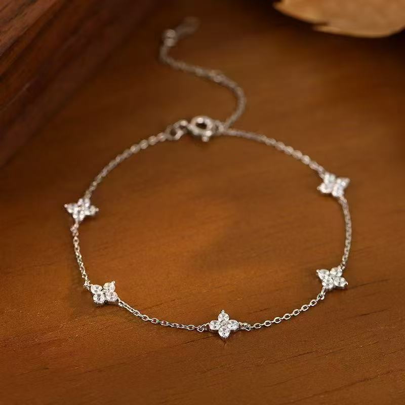 Fashionable and Elegant Four-Leaf Flower Zircon Bracelet French Light Luxury Niche Design Jewelry Simple Exquisite Versatile Accessory