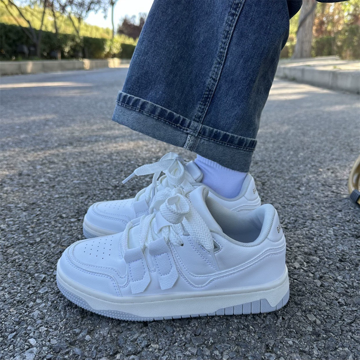 2024 новые студенческие повседневные уличные фотографии прилив туфли с низким верхом доски женщины корейская версия Harajuku Port Wind спортивные маленькие белые туфли мужчины