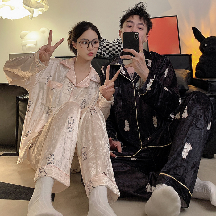 Pajamas de pareja primavera y otoño de terciopelo dorado de mangas largas de alta calidad para mujeres 2024 nuevo lindo hombre ropa de invierno para el hogar