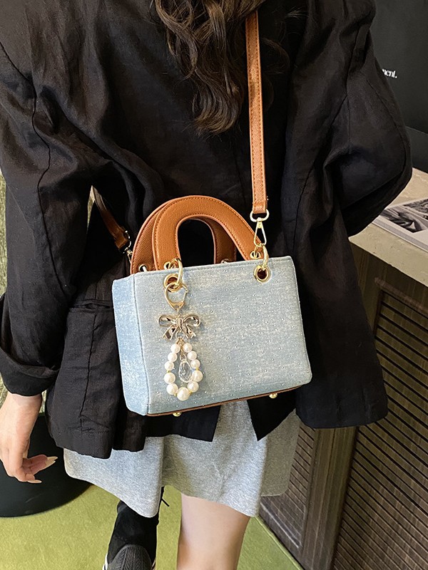 Diseño de nicho color en contraste bolso cuadrado pequeño portátil femenino 2025 nuevo bolso diagonal de diamantes retro de alta gama de moda