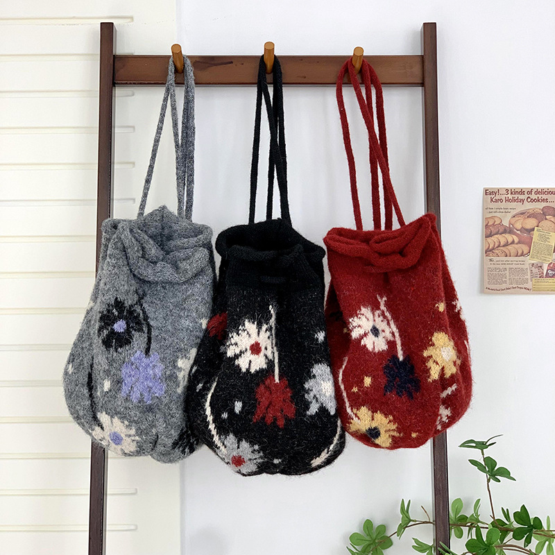 Mochila de punto para mujeres retro versátil multifuncional protector de oídos a prueba de viento caliente cuerda de extracción gorra fría correa gorra de lana