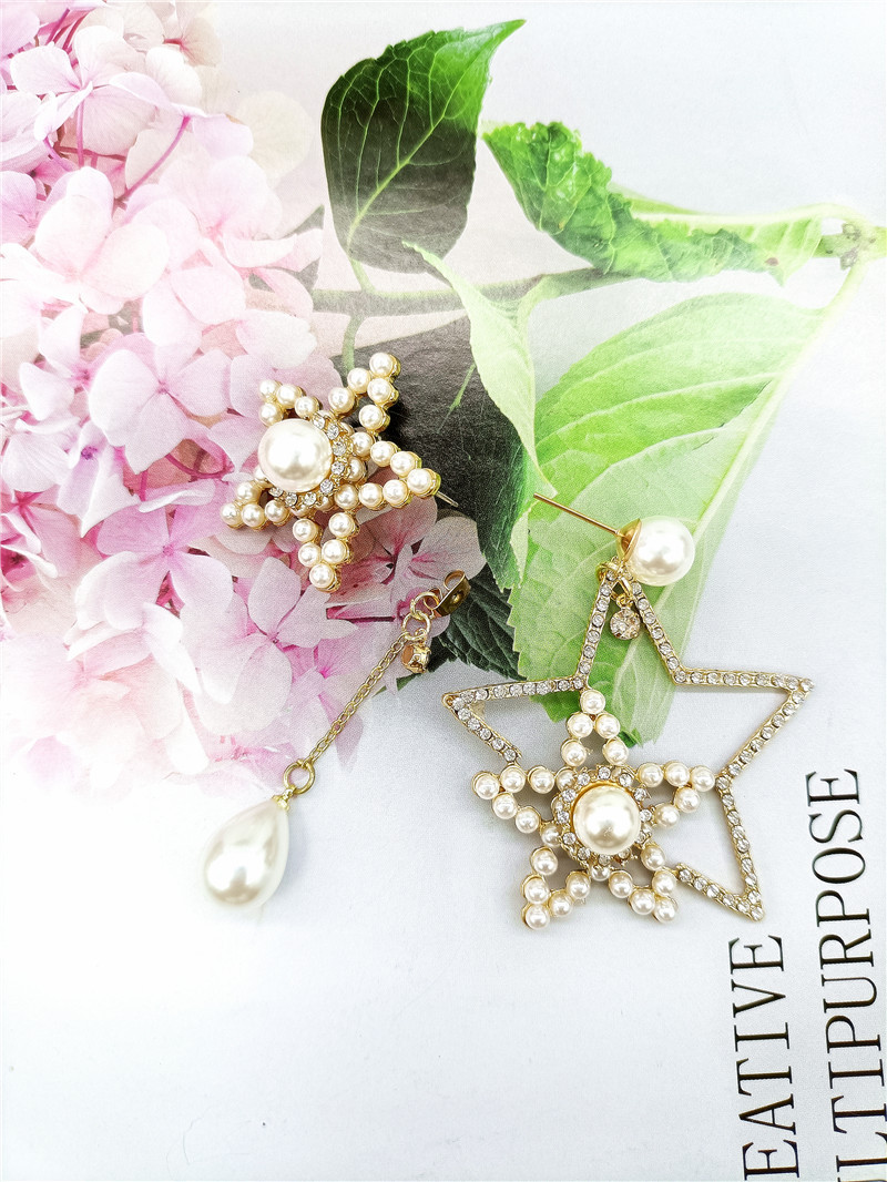 Korean New Flashing Diamond Five-pointed Star Pearl Exaggerated Asymmetric Earrings display picture 1