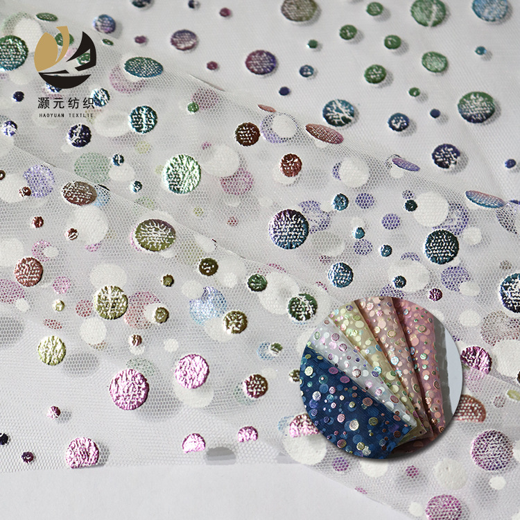 2025 nuevo hilo de malla estampado en relieve colorido tela de malla de punto caliente primavera y verano ropa infantil tela de escenario