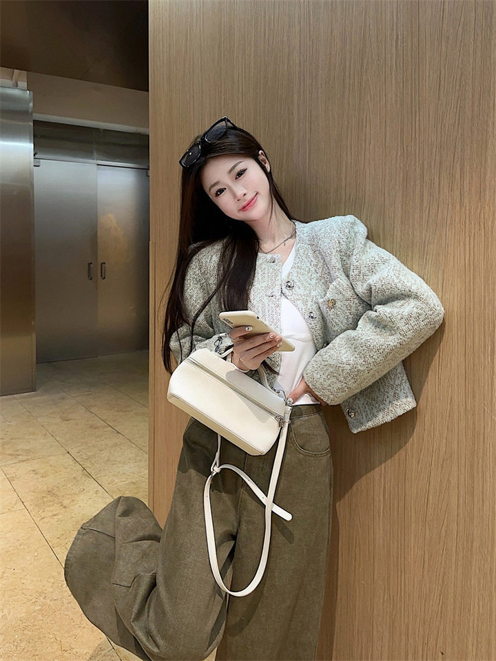 Áo khoác ngắn nữ dáng Chanel chất liệu dạ len phối sợi mohair, tay dài cổ tròn — màu xanh nhạt chi tiết 8
