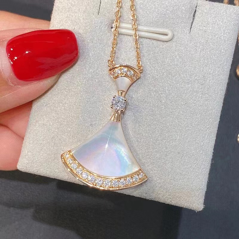 宝格同款高品质白贝母红玛瑙双裙子项链女轻奢气质精致扇形锁骨链|undefined