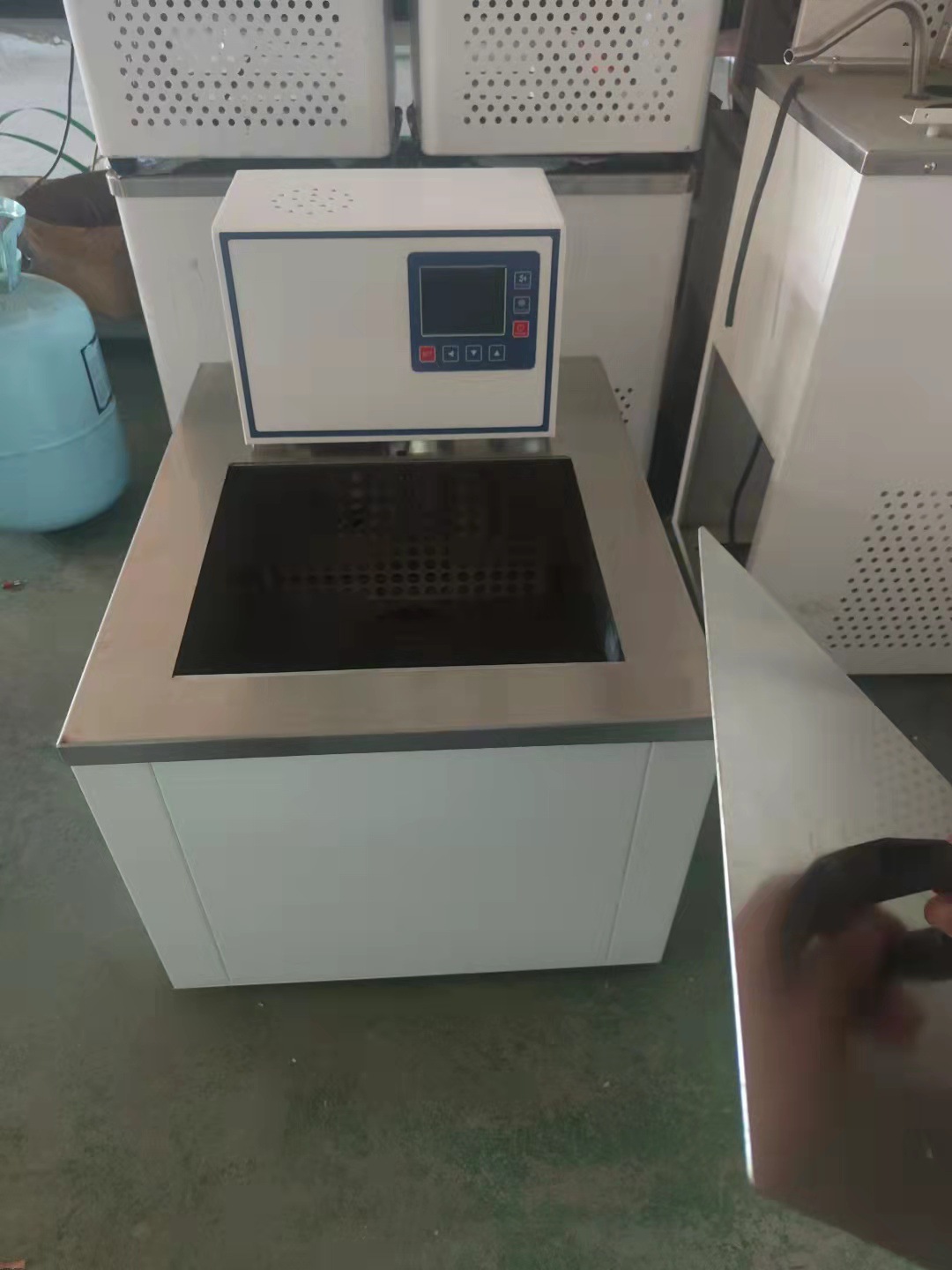 恒温水箱 外循环 低温恒温水槽 恒温水浴槽  水浴锅 实验室水浴锅