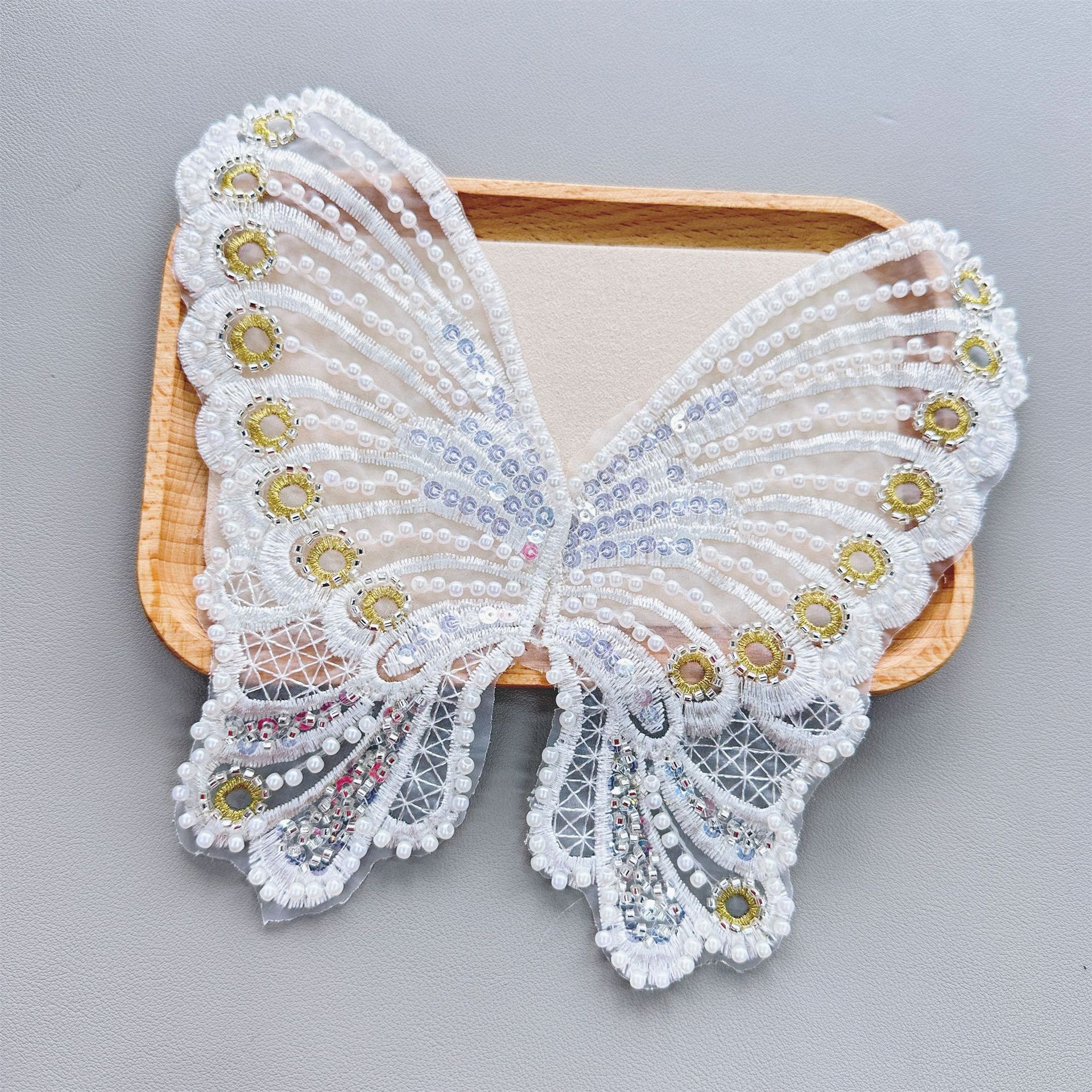 Venta caliente malla de cuentas bordado lentejuelas grandes pegatinas de tela de mariposa vestido de novia vestido accesorios de ropa de bricolaje apliques