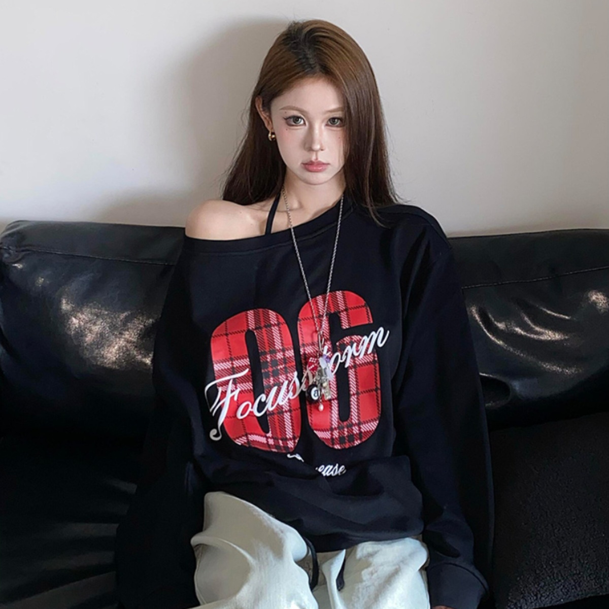 珍珍很懒 美式街头感斜肩宽松慵懒感卫衣大领口格子字母运动风潮