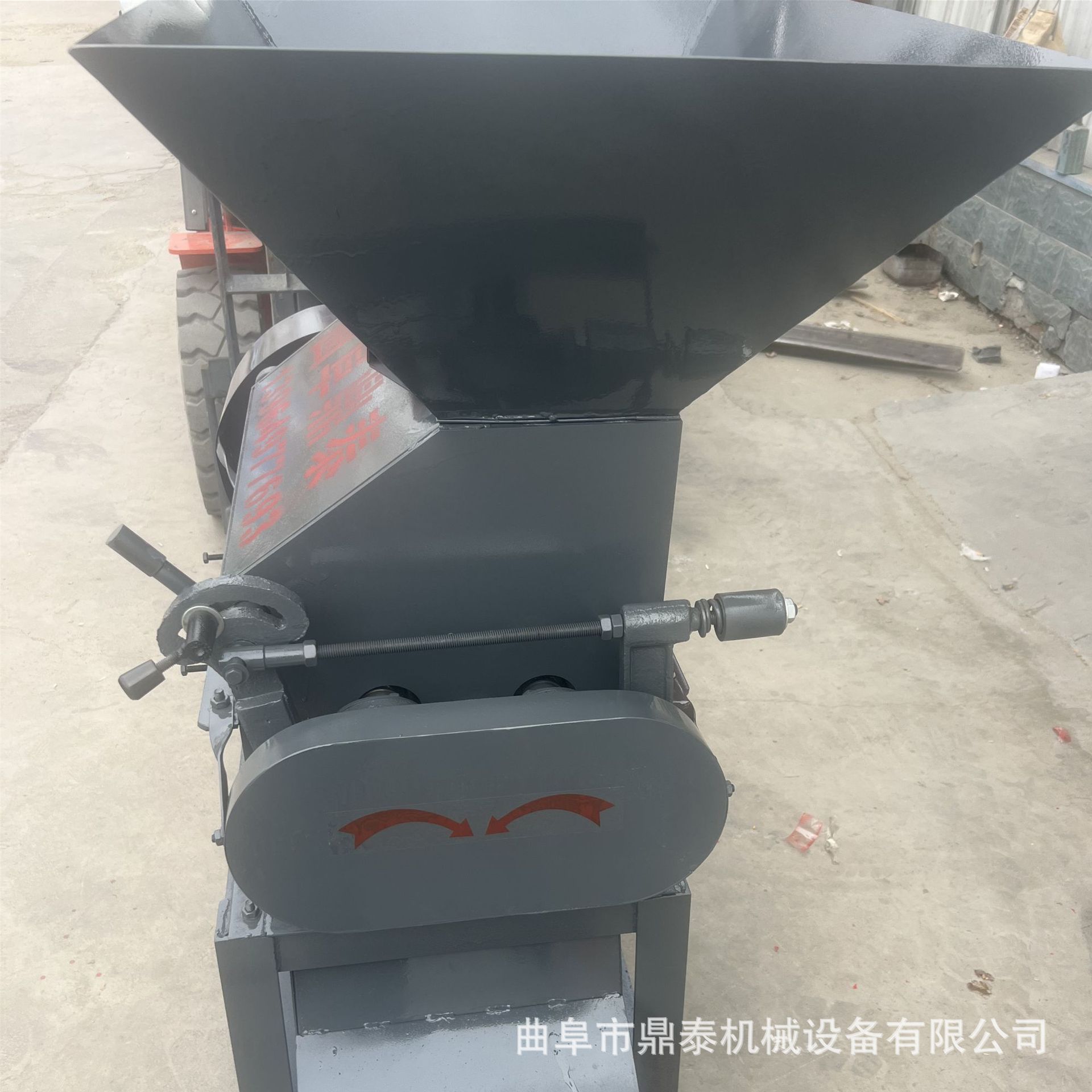 酒坊粮食对辊粉碎机 家用豆类挤扁机 自动进料除尘玉米压片机鼎泰