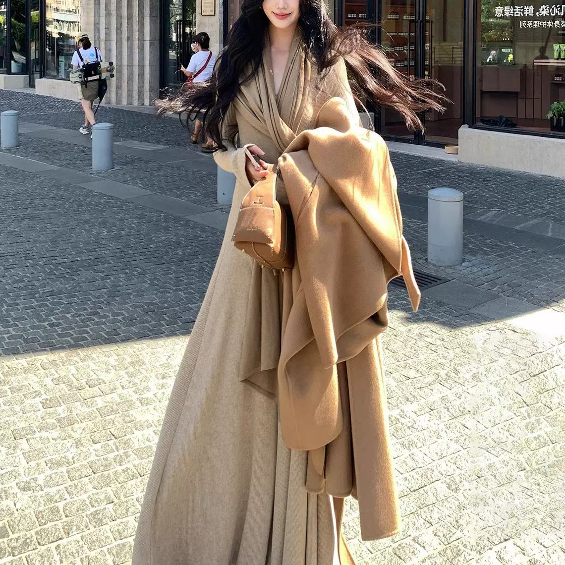 长袖打底连衣裙女2025新款秋季高级感内搭显瘦针织裙修身长裙子