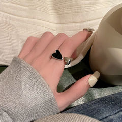 Vintage Black Heart Ring for Instagram - Unique Finger Ring for Women - Cool and Trendy Design