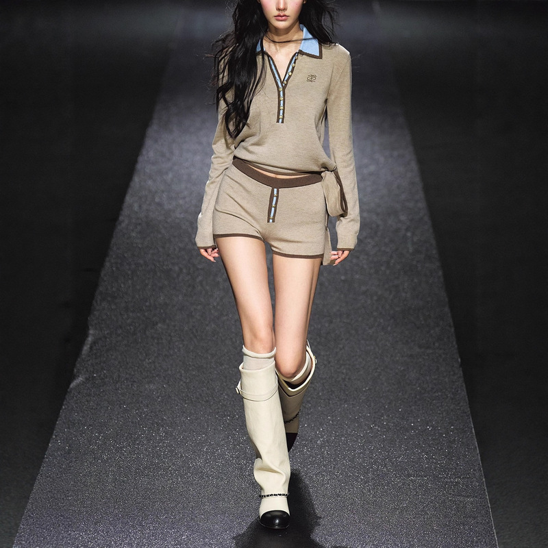 Contrast Color Gold Buckle Ribbon Lapel Polo Strap Sweater Peach Heart Shorts Suit