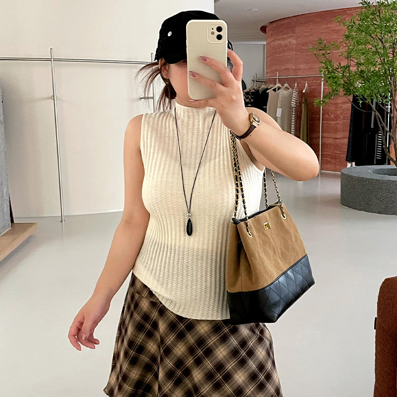Plus-size women's half-high collar knitted vest, autumn 2026, thin style for plus-size women, suitable for both inner and outer wear, sleeveless vest 25105
