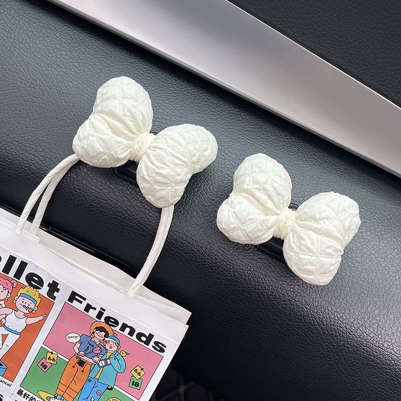 Lindas decoraciones de coche con lazo, ganchos adhesivos creativos en el coche, suministros creativos para el coche para mujeres