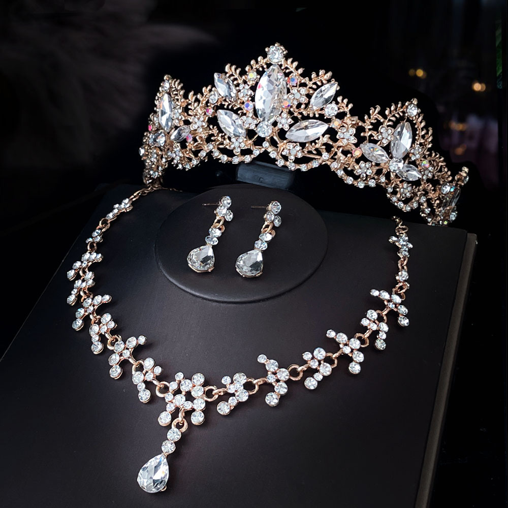 2024 nuevo collar de corona de oro rojo de novia aguja de tres piezas combinación de accesorios de boda accesorios para el pelo al por mayor