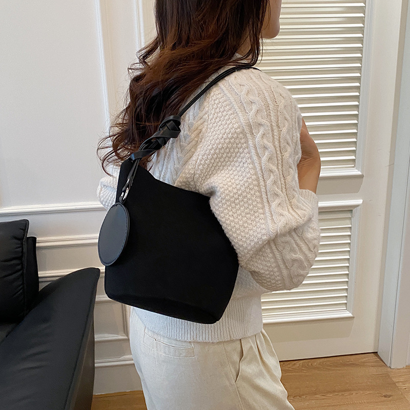 鹿皮绒手提水桶包包女2025新款纯色百搭腋下包韩版百搭纯色单肩包|undefined