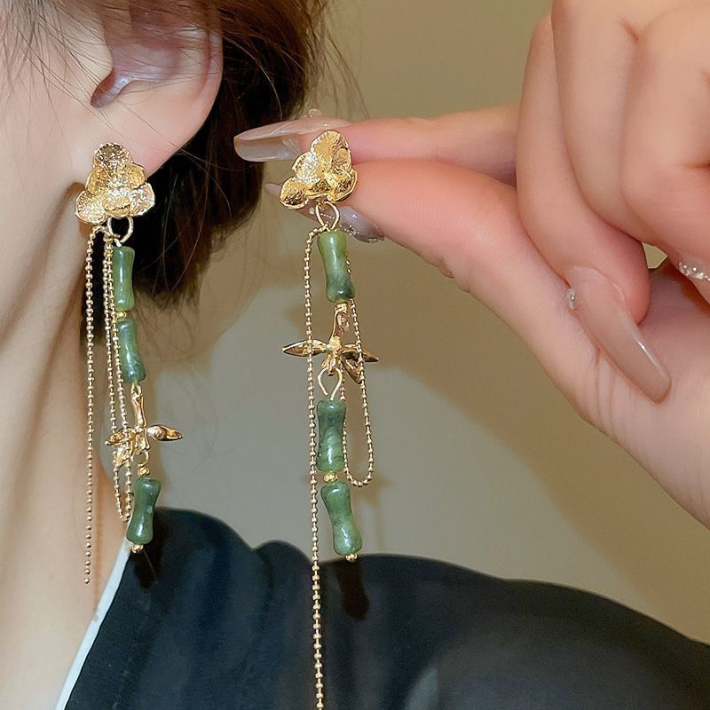 Pendientes de perlas de cristal de diamante de aguja de plata pendientes largos de lujo de Luz Retro europeo y americano pendientes dulces frescos de alto grado para mujeres