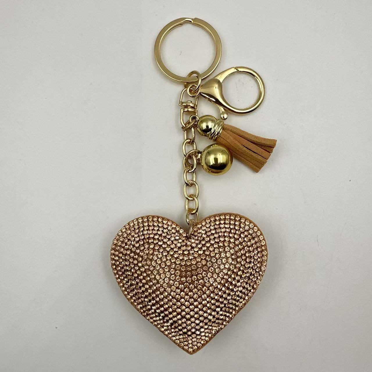 Estilo explosivo transfronterizo pequeño corazón de melocotón fragante llavero de cuero de diamantes calientes amor borla bolso colgante franela llave de diamantes