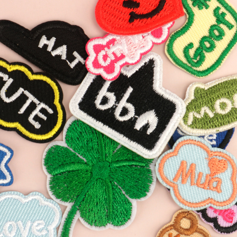 漫画ホットメルト粘着刺繍英語愛刺繍布ステッカー靴と帽子 diy 装飾漫画アニメーションアップリケ|undefined