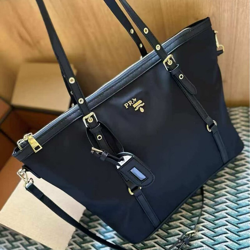 Popular P-Lada New Nylon Crossbody Tote Bag Classic Large Capacity Shoulder Dumpling Shopping Mommy Bag Popular P-Lada New Nylon Crossbody Tote Bag Classic Large Capacity Shoulder Dumpling Shopping Mommy Bag