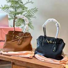 miu家24新款大容量通勤托特包复古手提公文包百搭皮带锁扣单肩包