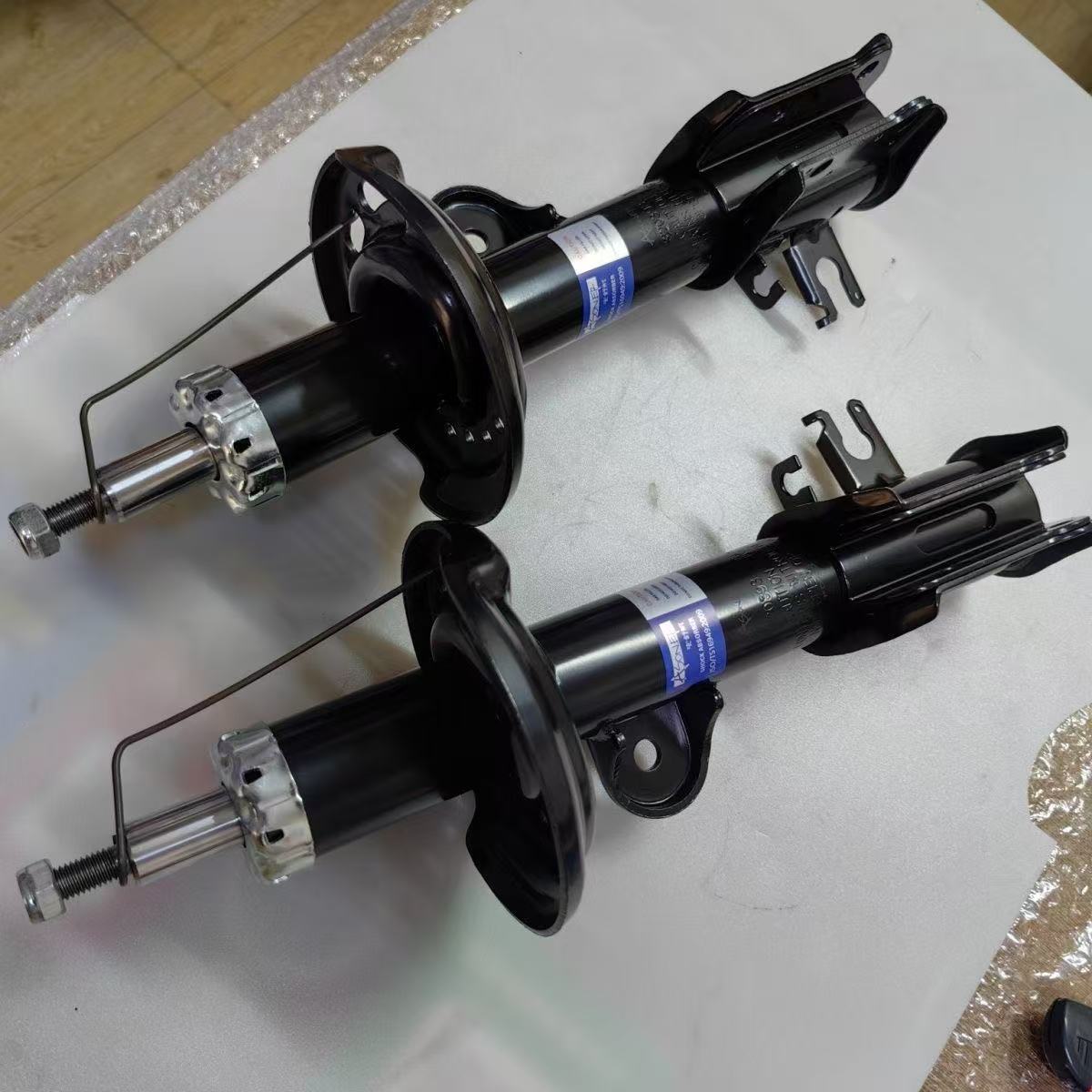 Suitable for Jeep Pu Free Light Front Shock Absorber, Renegade Rear Shock Absorber, Renegade 1.4t Front and Rear Shock Absorber
