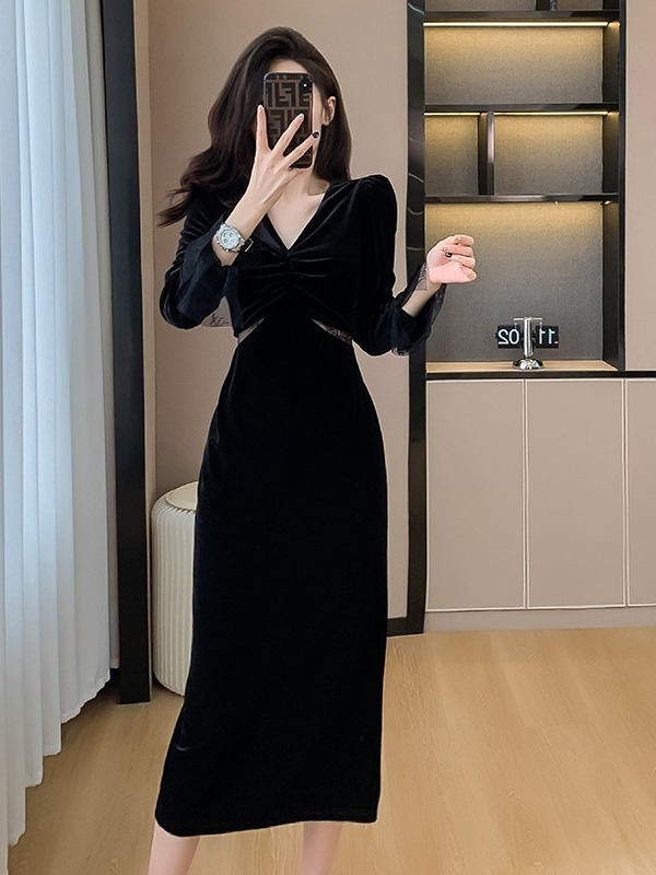 黒の高級感の長袖の金のベルベットのワンピースの女性の秋vネックのネットの糸は腰を現してやせています。|undefined