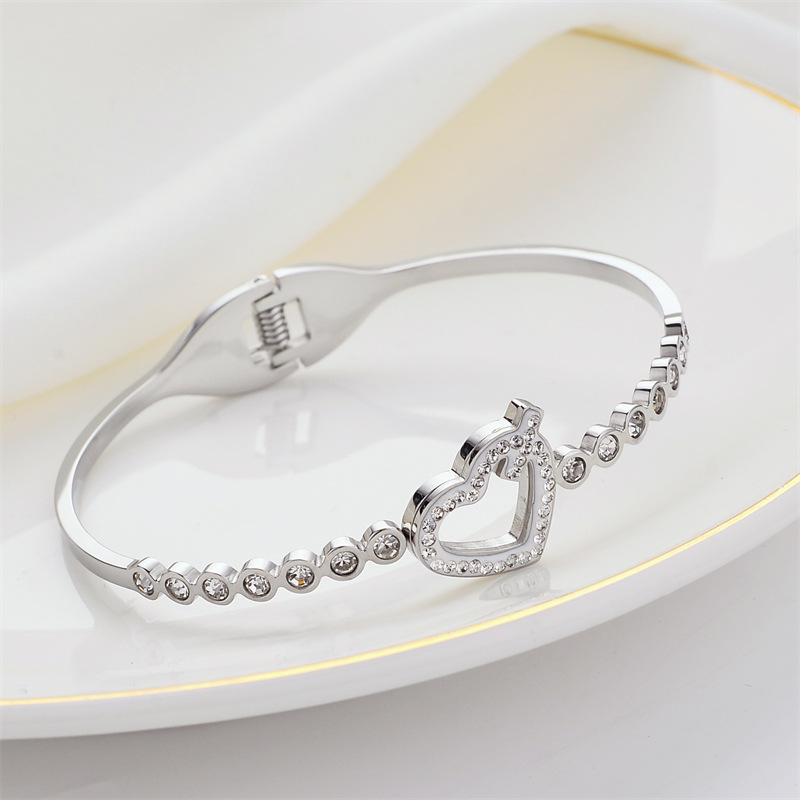 Pulsera de titanio y acero para mujer, diseño moderno y sencillo, pulsera de lujo que no se desvanece, venta al por mayor en stock.