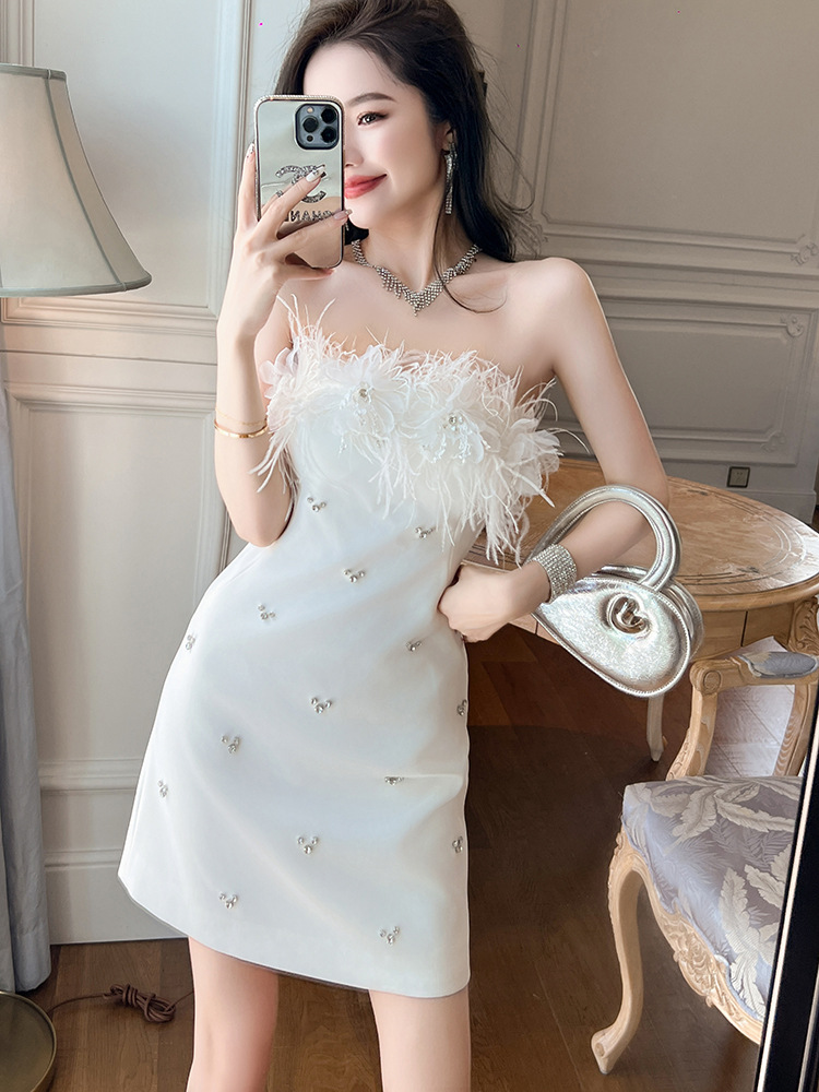 Váy trắng dự tiệc sinh nhật phong cách người nổi tiếng đính lông thú và kim cương — Màu trắng