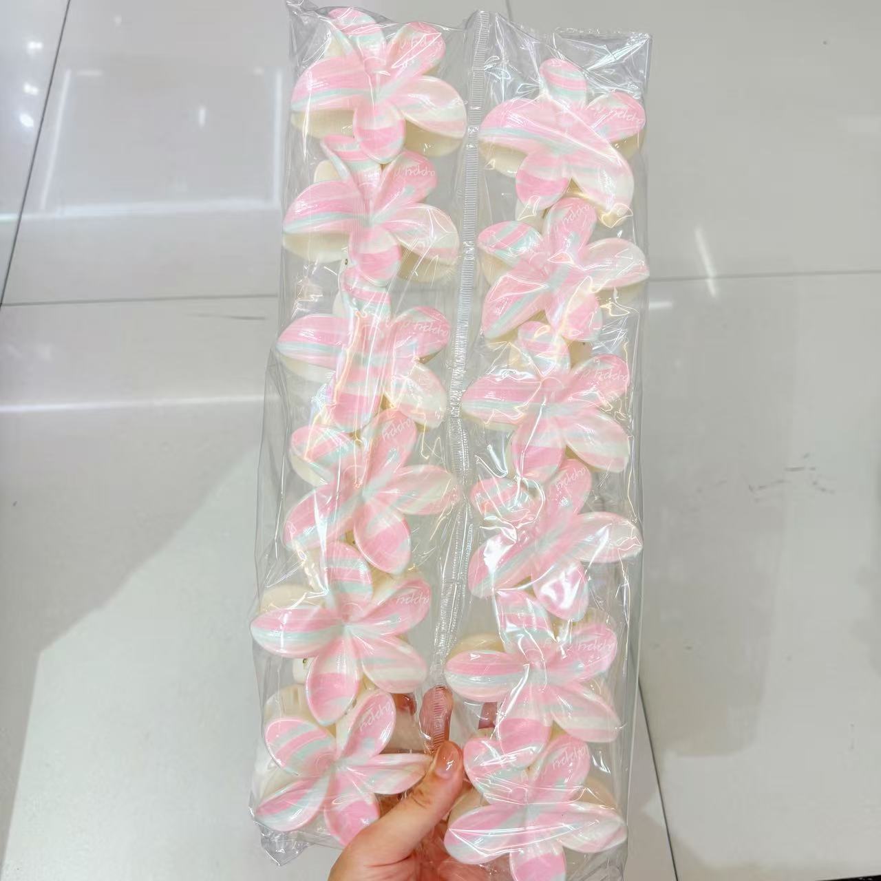 Europa y los Estados Unidos explotaron 8CM huevo flores clip de cabello de alta calidad para mujeres agarrar el cabello de tiburón color caramelo transfronterizo agarrar clip de cabello