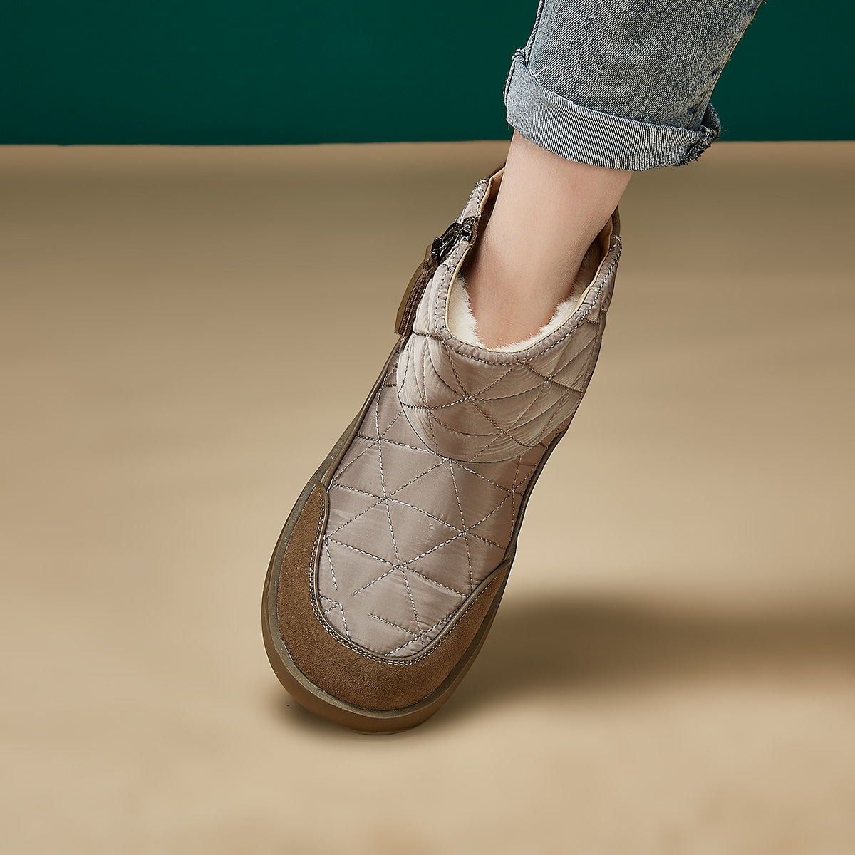 새로운 숙녀 스노우 부츠 2024 겨울 기모 두꺼운 따뜻한 코튼 슈즈 슬립 온 패션 캐주얼 올 매치 쇼트 부츠