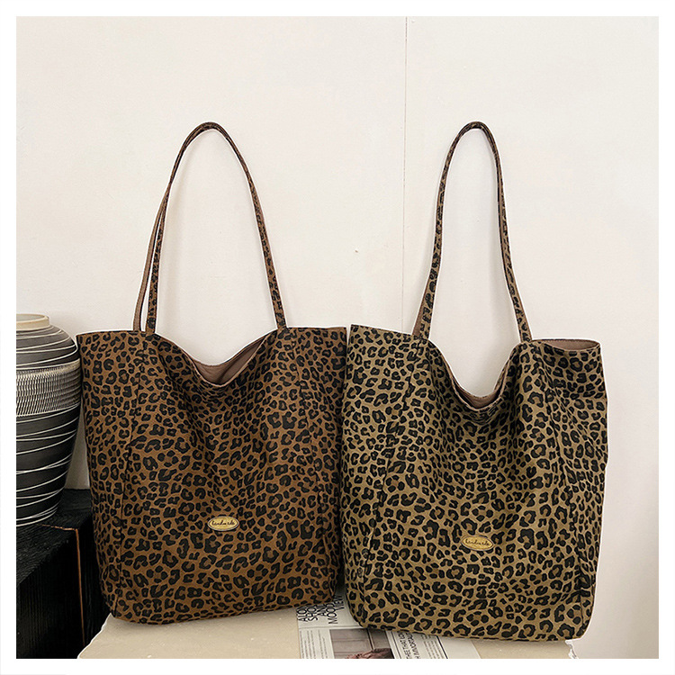 Doppelseitige Canvas-Tragetasche mit Leopardenmuster, große Kapazität, Damen-Umhängetasche im College-Stil, lässige Handtasche im City-Stil, Pendler-Tasche – Detail 33