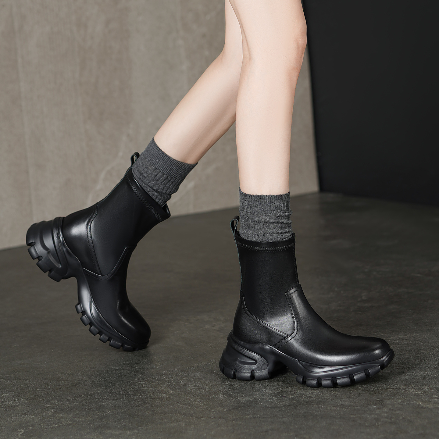 Boot da Chelsea nữ đế dày tăng chiều cao, cổ thun co giãn, dáng ôm chân — Lót nhung đen, Trong danh sách đen