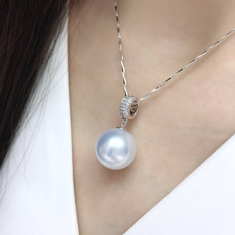 Collar de perlas de lujo con cierre magnético para mujer. Hipoalergénico, gargantilla fina y delicada diseñada para brindar comodidad y confianza. La pera más popular de Europa en 2026._voghion.com