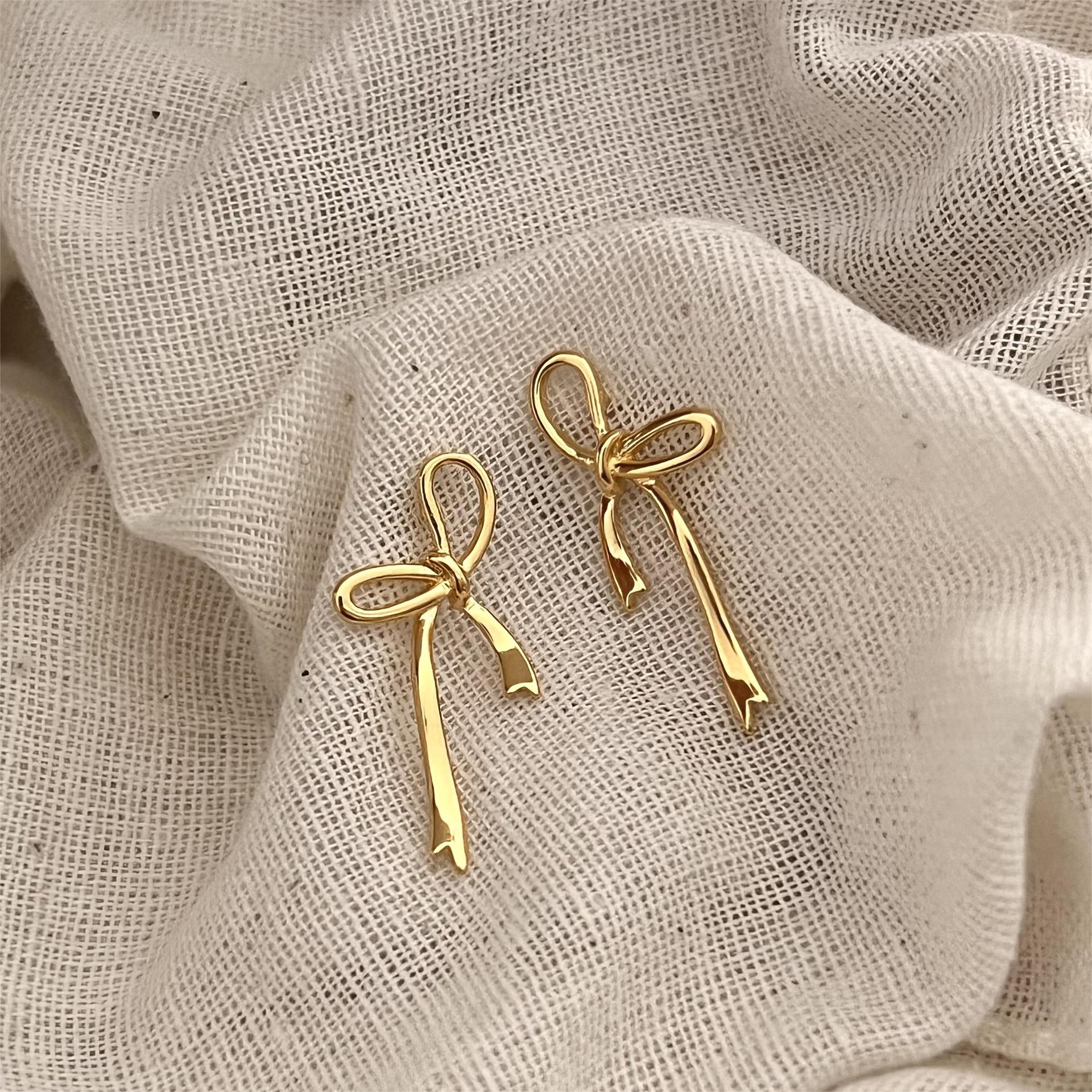 4g Weight 925 Sterling Silver Ear Needle Material Ear Studs Classification 1 Pair Quantity Daily Occasion 925 Sterling Silver Material Bow Knot Pattern Women's Gender Simple Style Style Plating Craft 925 Sterling Silver Bow Knot Simple Style Ear Studs For Women's 6