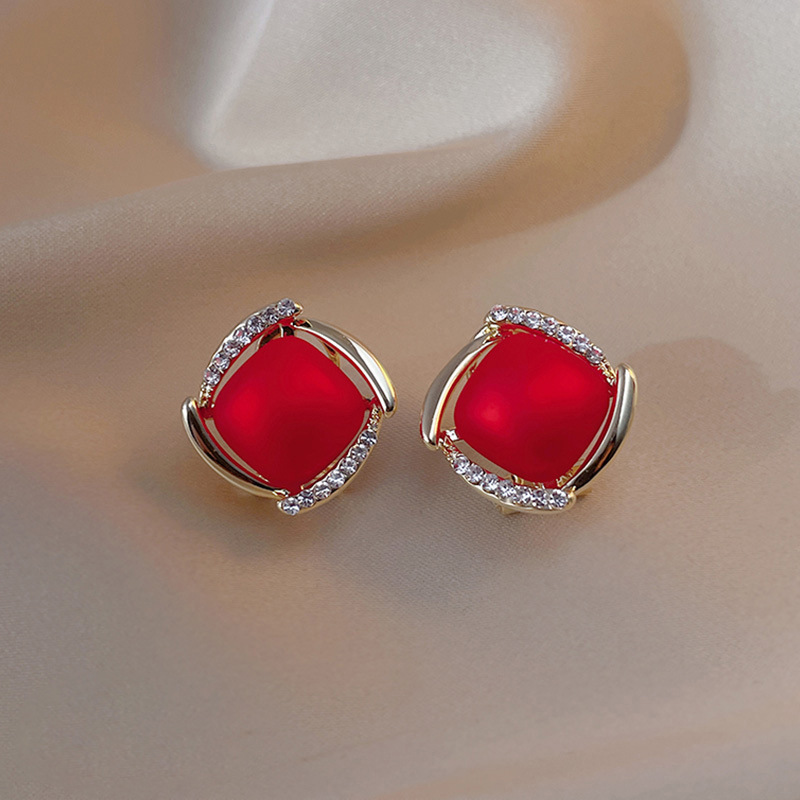 Small design retro earrings