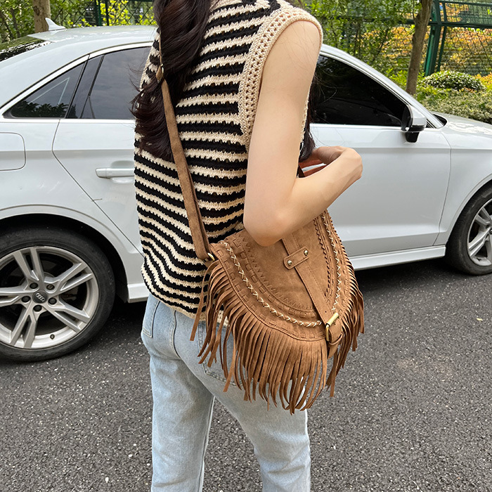 Women's Pu Leather Solid Color Vintage Style Square Flip Cover Shoulder Bag Crossbody Bag Saddle Bag display picture 5