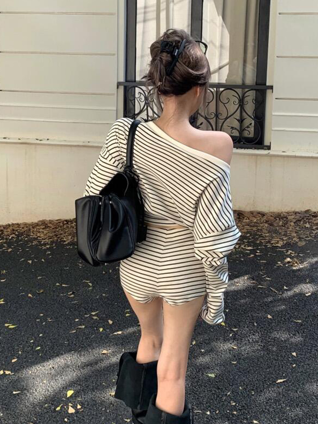 Black And White Striped Off-shoulder Pajama Set For Women_voghion.com