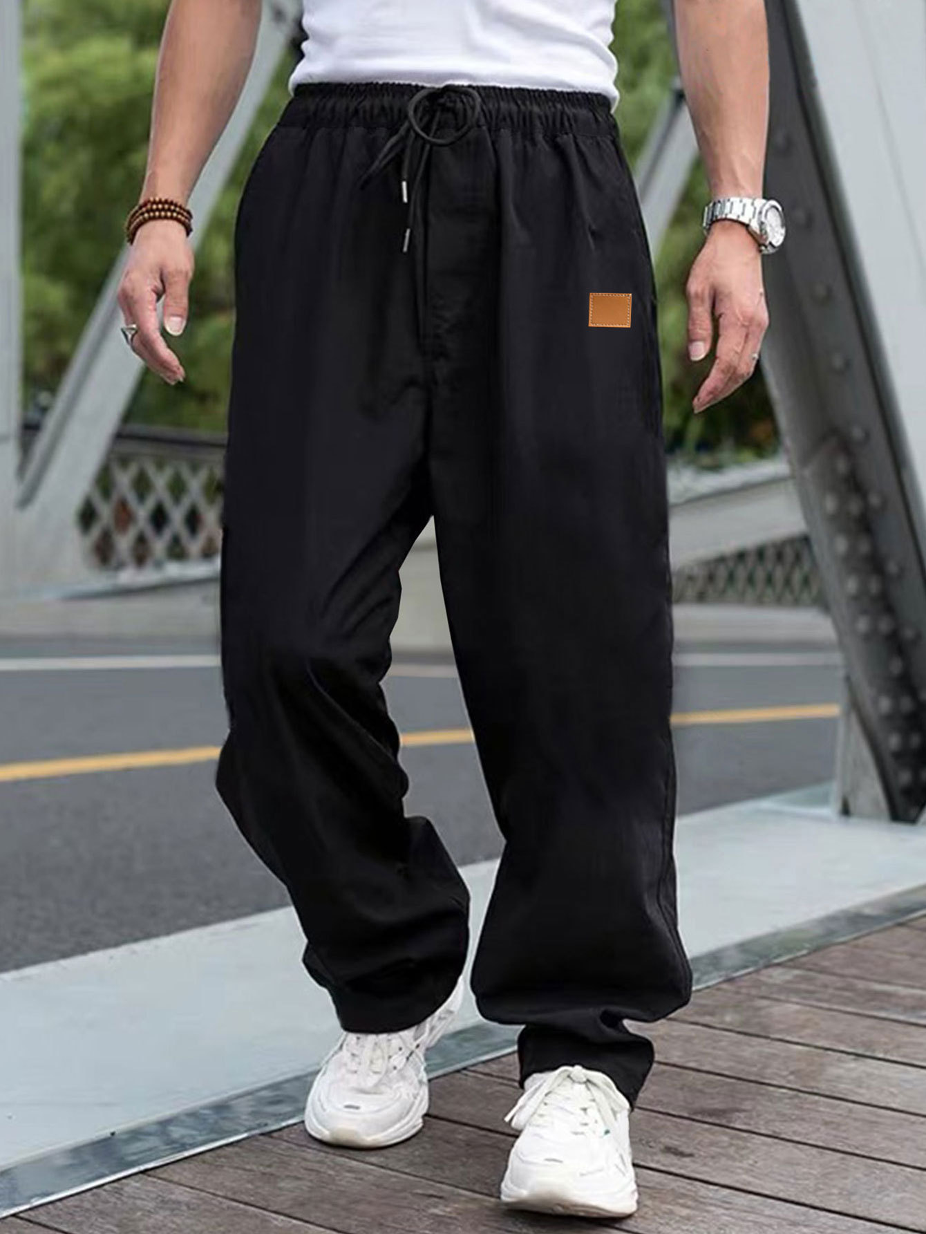 Salopette ample décontractée pour homme - Pantalon utilitaire uni avec étiquette en cuir, confortable et élégant au quotidien._voghion.com