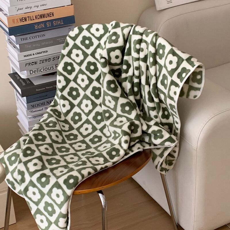 Coral Fleece Towel Bath Towel Vintage Plaid Flower Printed Bathrobe Adult Women Absorbent Thickened Quick-drying Bath Towel Wholesale