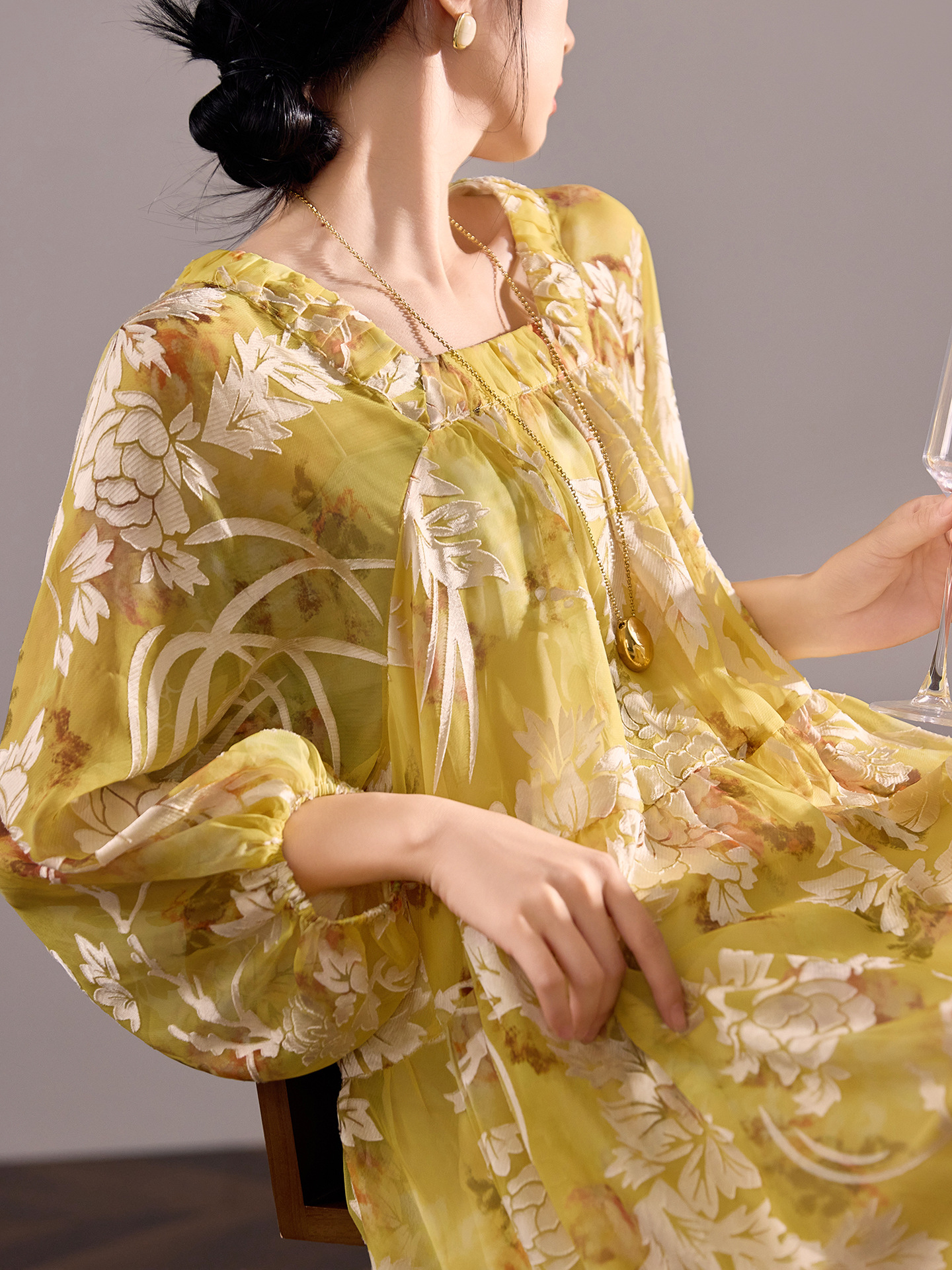 Váy maxi nữ phong cách Trung Quốc mới, chất rayon mềm mại, thiết kế suông rộng tôn dáng — màu vàng chanh