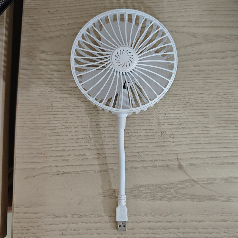 Nuevo modelo de ventilador ciclónico universal mini para el hogar y dormitorio con tres enchufes, ventilador pequeño integrado, refrigeración portátil con cubierta protectora.