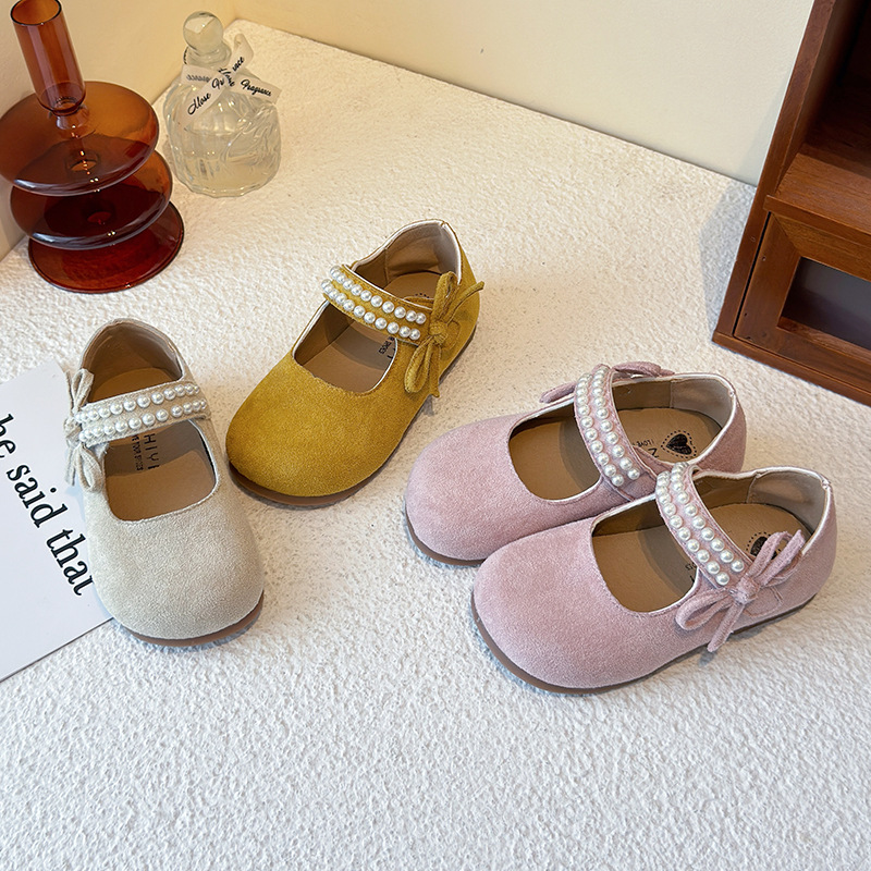 Zapatos de cuero para niñas 2026 primavera y otoño nuevos zapatos infantiles de arco de perla princesa zapatos de suela suave para niños pequeños zapatos Mary Jane