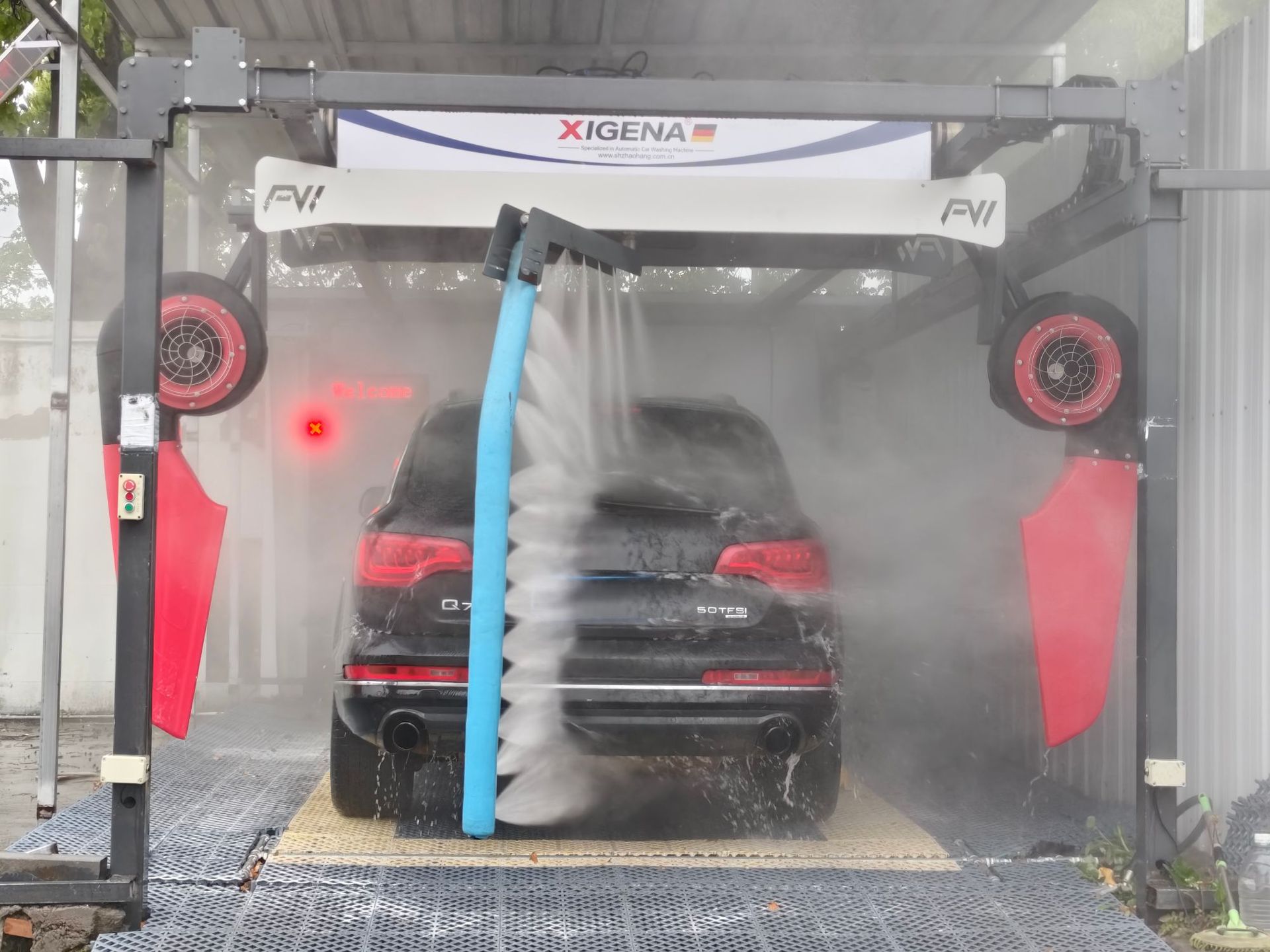 Shanghai Bee King Fully Automatic Car Washing Machine 360-Degree Contactless Commercial 24-Hour Shared Self-Service High-Pressure Cleaning