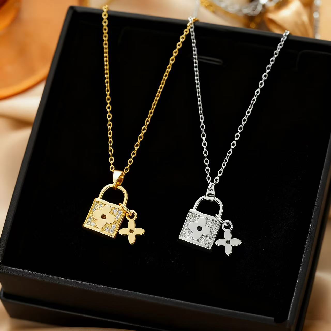 Korean Style Light Luxury Micro-Encrusted Diamond Presbyopic Lock Titanium Steel Necklace Women's Fashionable High-End Clavicle Chain Does Not Fade Wholesale