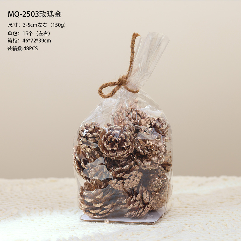 Buscando madera cruzando decoraciones navideñas colgantes de pino natural salvaje guirnaldas de pino material DIY camino de disparo de Navidad